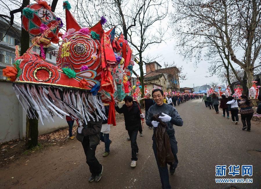 (美麗中國(guó))(4)浙江浦江:千米板凳長(zhǎng)龍迎元宵